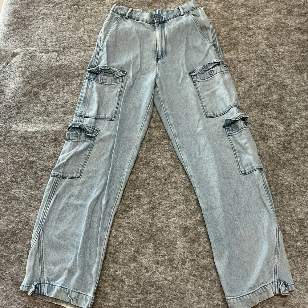 YFB Light Wash High Rise Wide Barrel Leg Cargo Pants - Picture 1 of 4